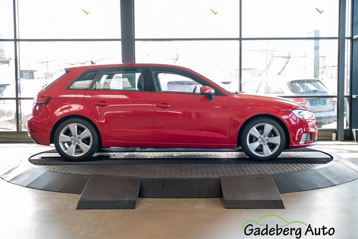 Rød Audi A3 fra 2017
