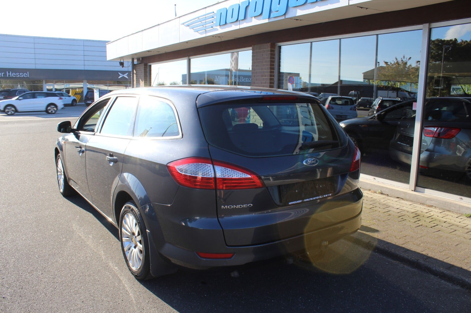 Grå Ford Mondeo fra 2010