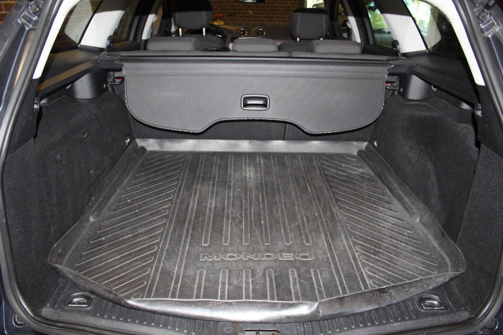 Grå Ford Mondeo fra 2010