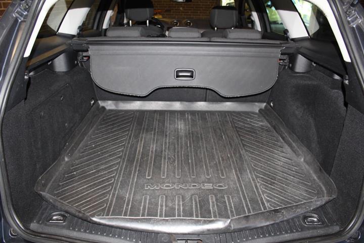Grå Ford Mondeo fra 2010