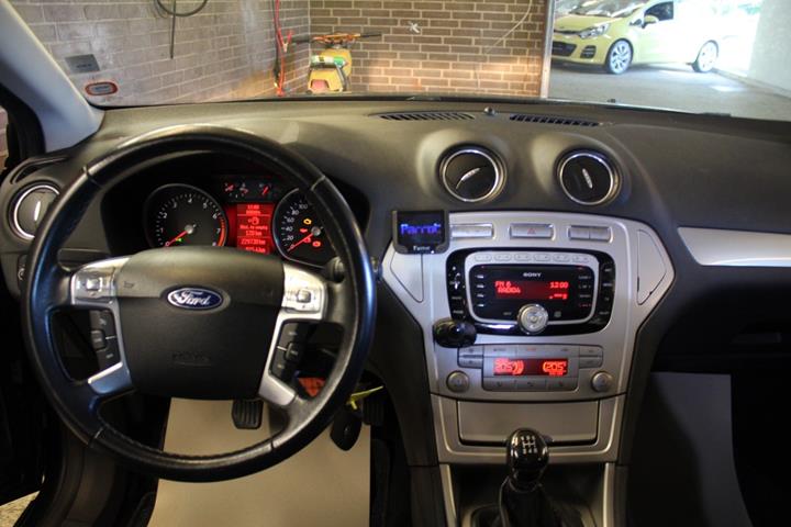 Grå Ford Mondeo fra 2010