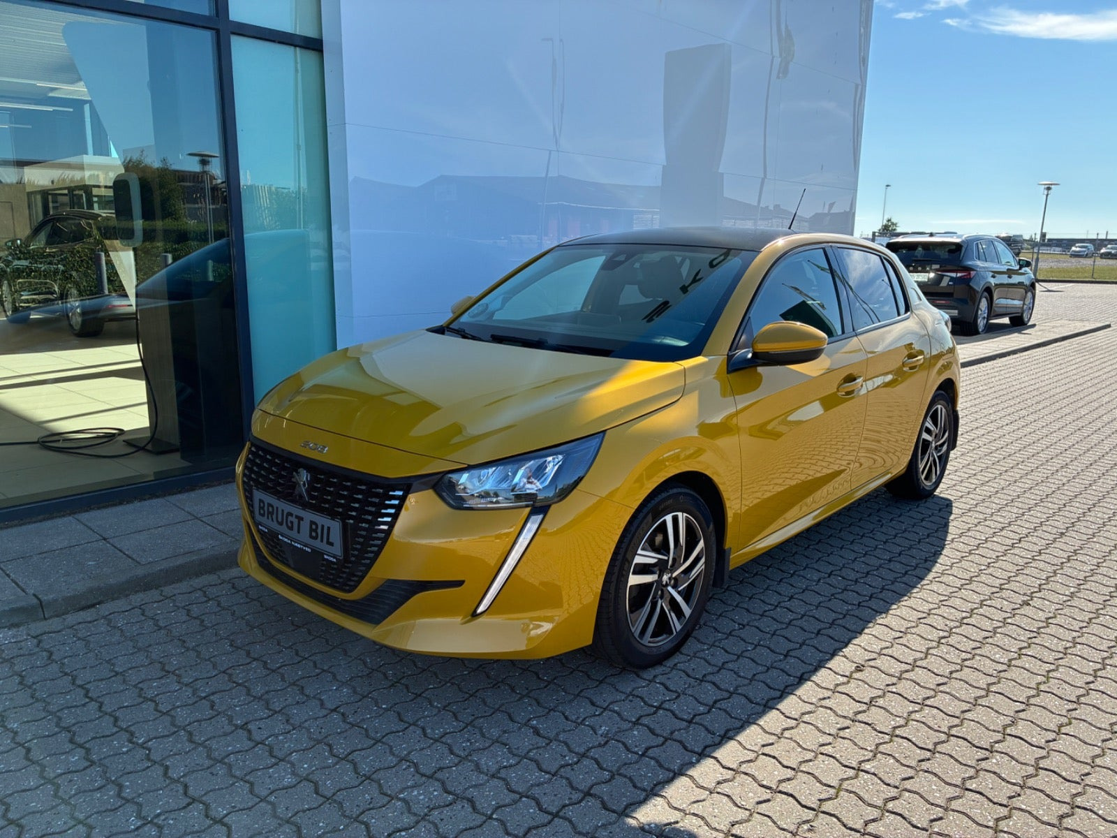 Gul Peugeot 208 fra 2020