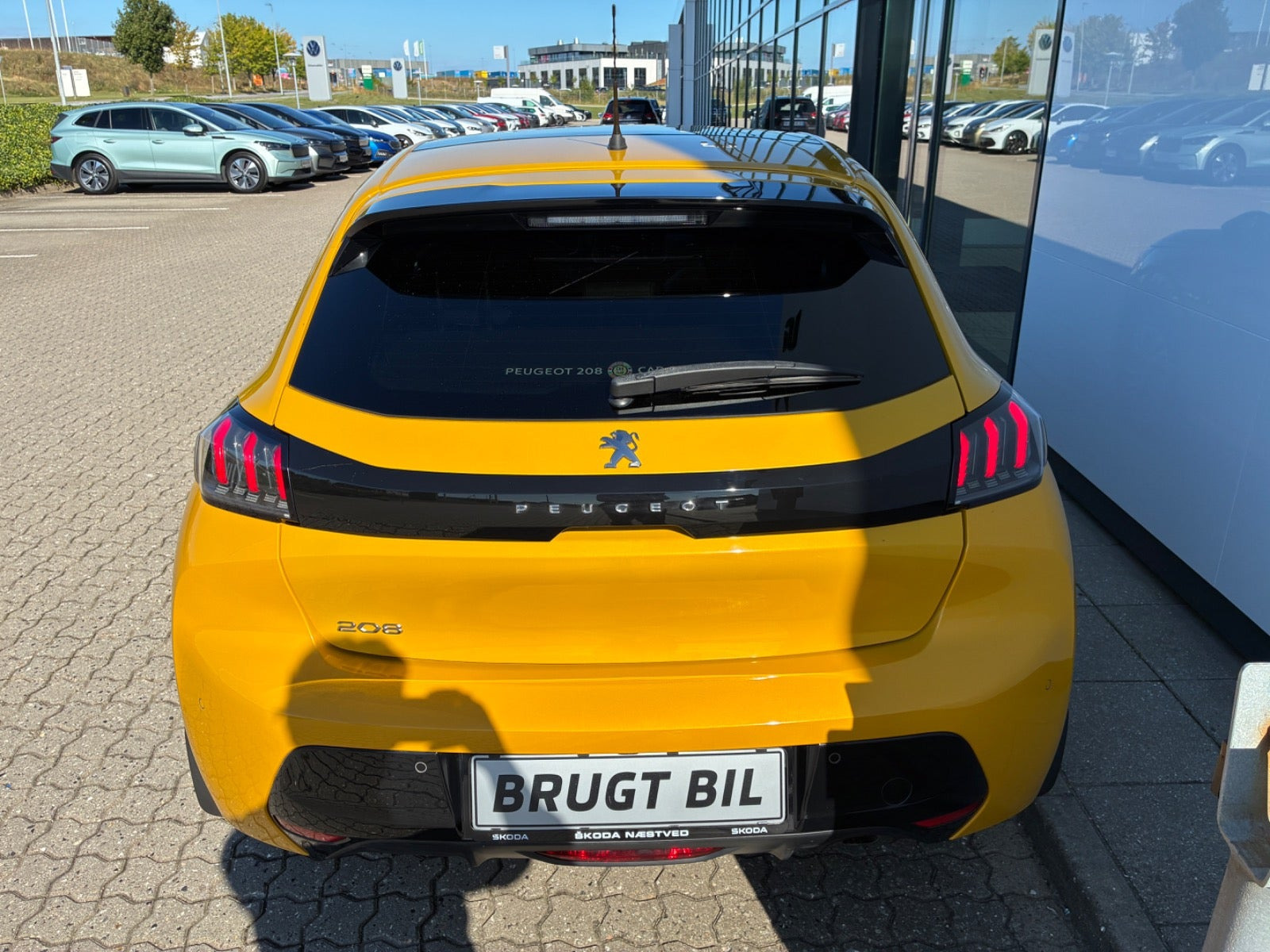 Gul Peugeot 208 fra 2020