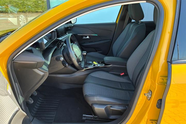 Gul Peugeot 208 fra 2020