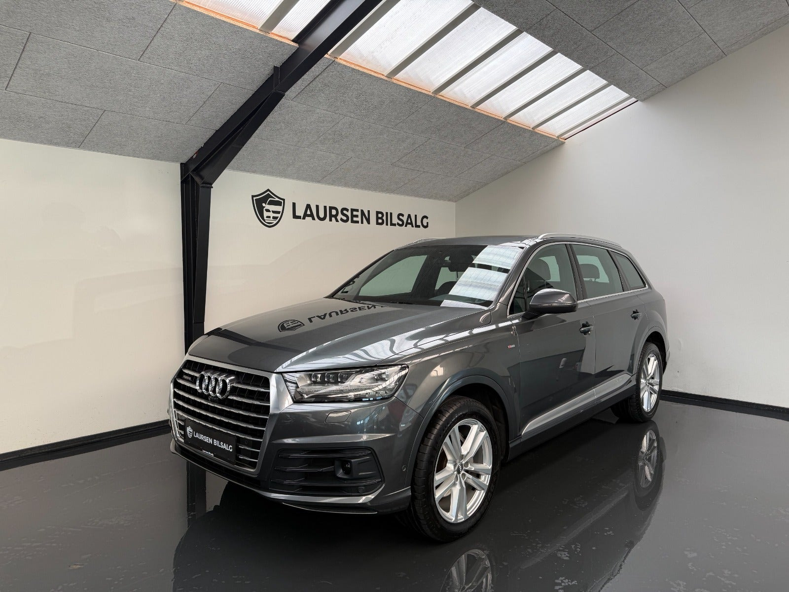 Grå Audi Q7 fra 2016