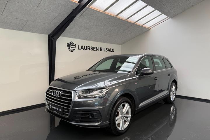Grå Audi Q7 fra 2016
