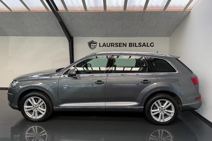 Grå Audi Q7 fra 2016