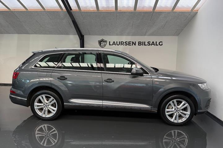 Grå Audi Q7 fra 2016