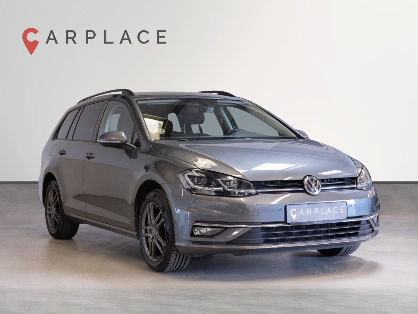 Grå VW Golf VII fra 2019