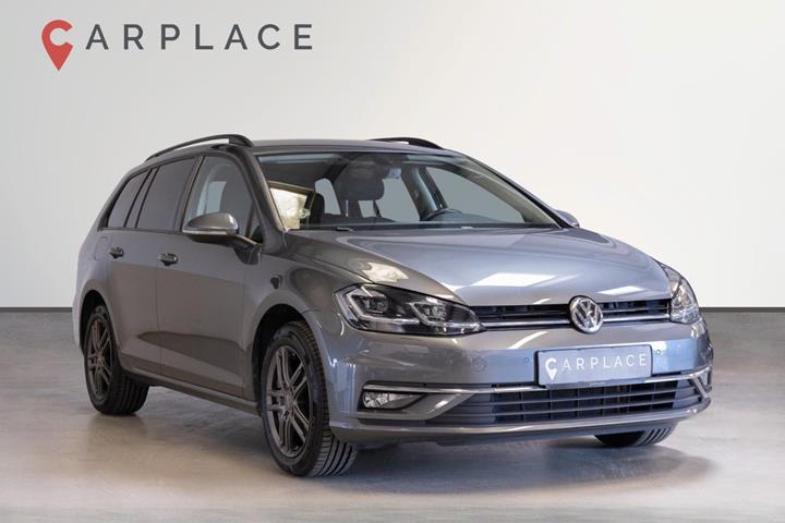 Grå VW Golf VII fra 2019