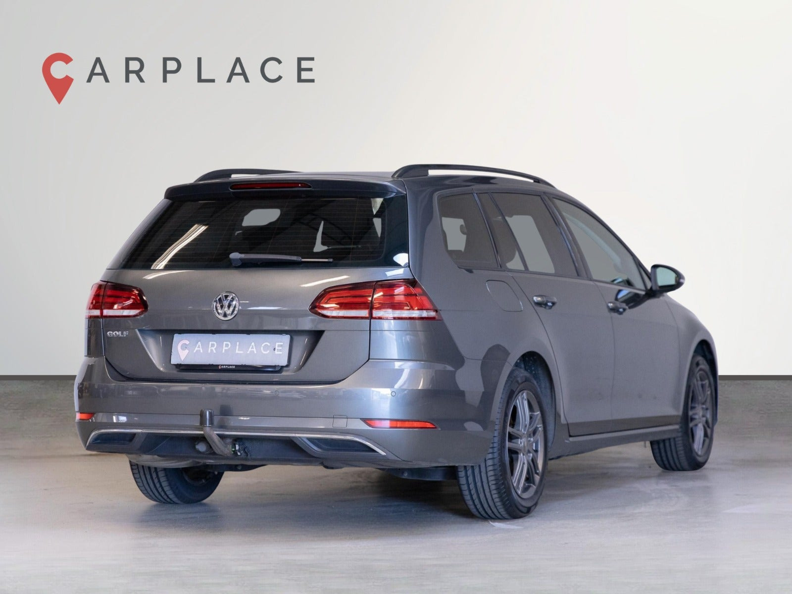 Grå VW Golf VII fra 2019