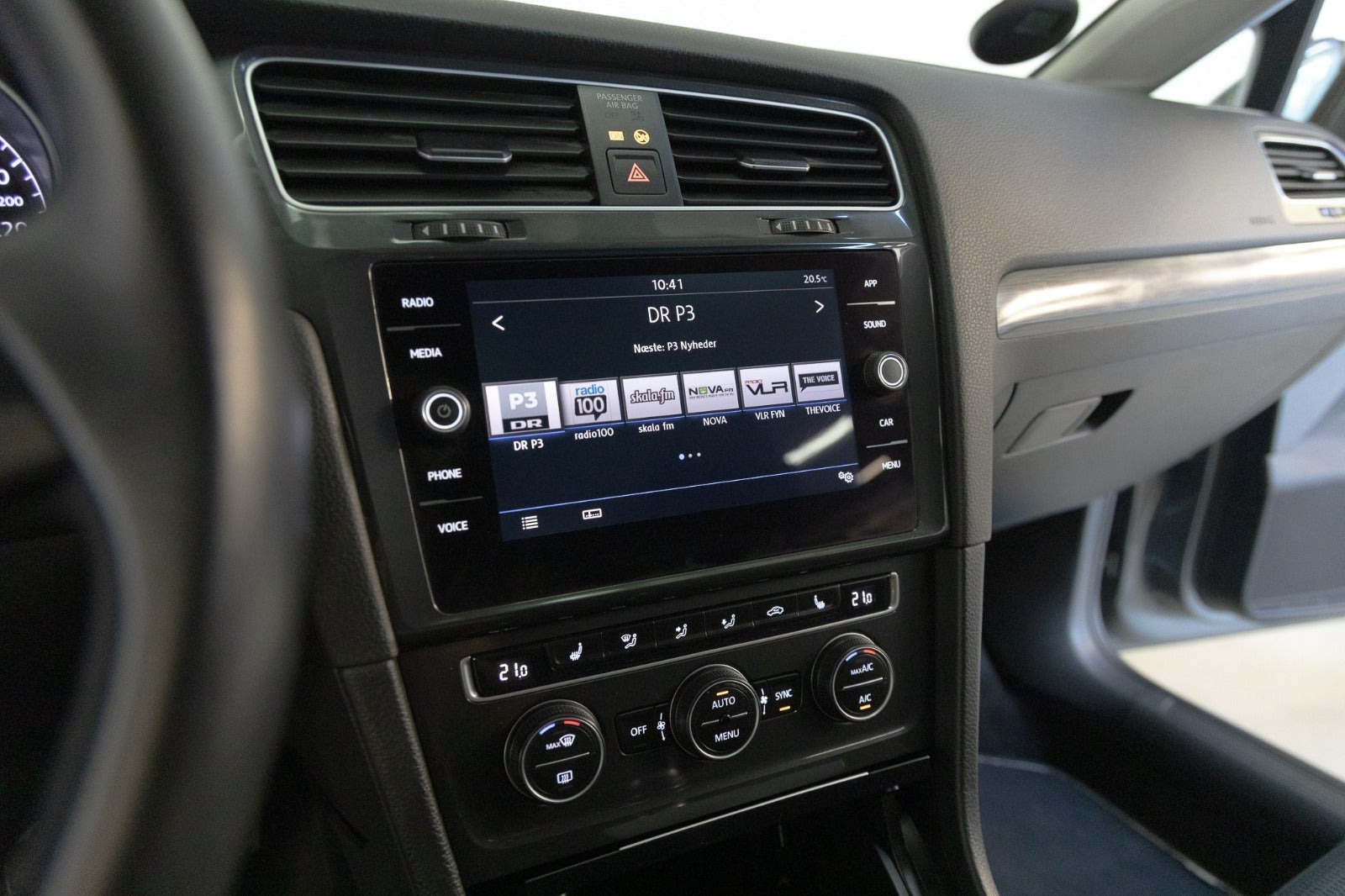 Grå VW Golf VII fra 2019