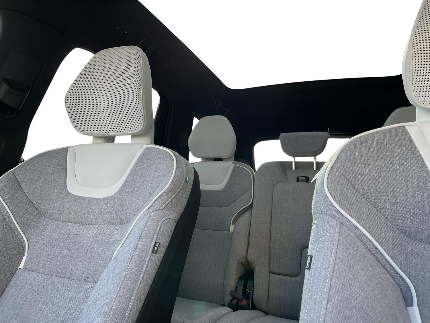 Hvid Volvo EX90 fra 2025