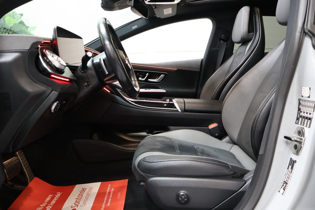 Grå Mercedes EQE350 fra 2023