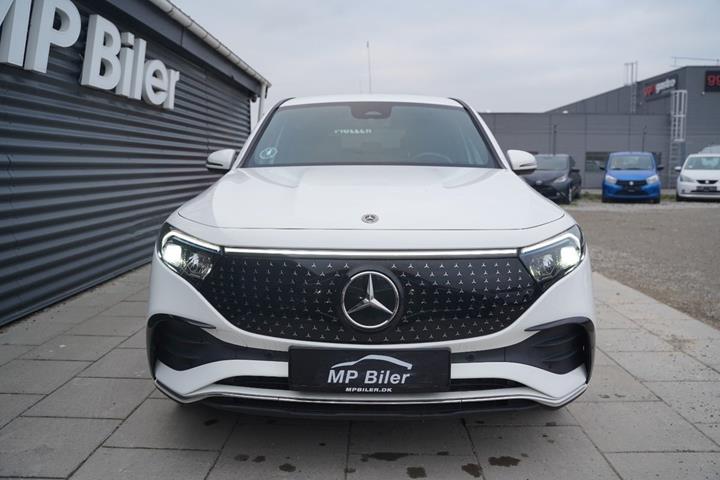 Hvid Mercedes EQB250+ fra 2024