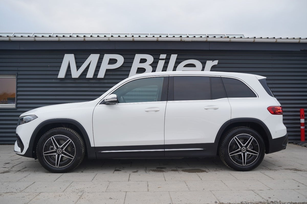 Hvid Mercedes EQB250+ fra 2024