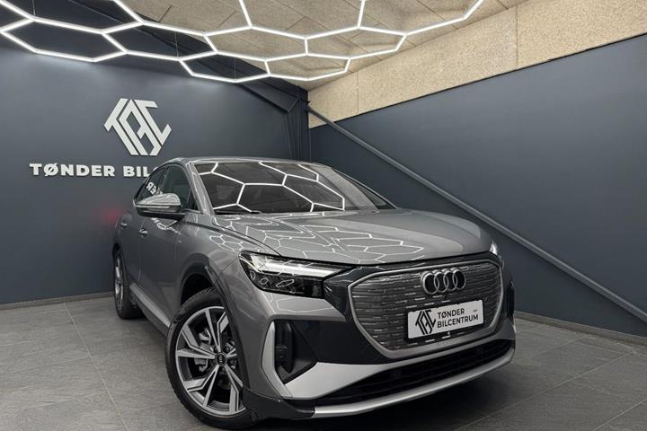 Grå Audi Q4 e-tron fra 2022