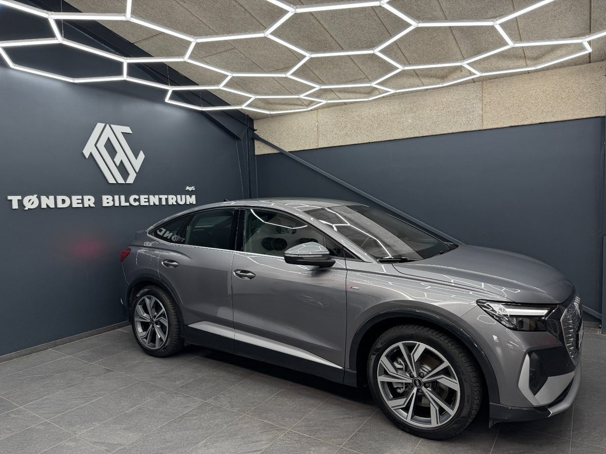 Grå Audi Q4 e-tron fra 2022