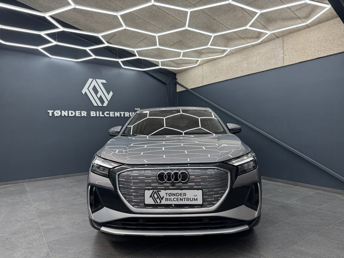 Grå Audi Q4 e-tron fra 2022