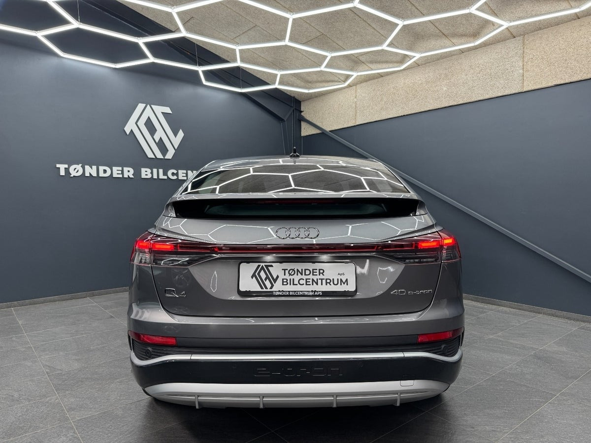 Grå Audi Q4 e-tron fra 2022