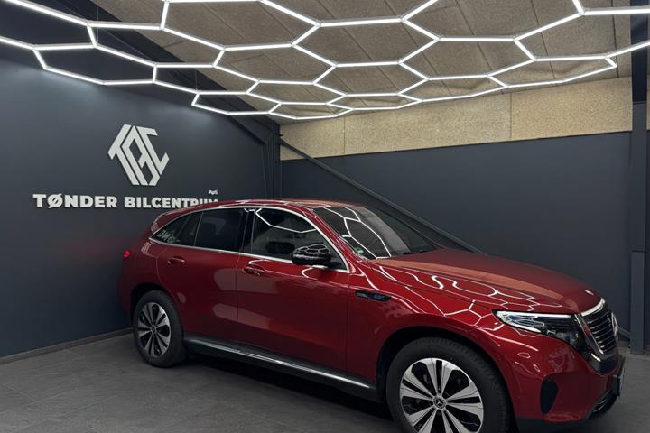 Rød Mercedes EQC400 fra 2022