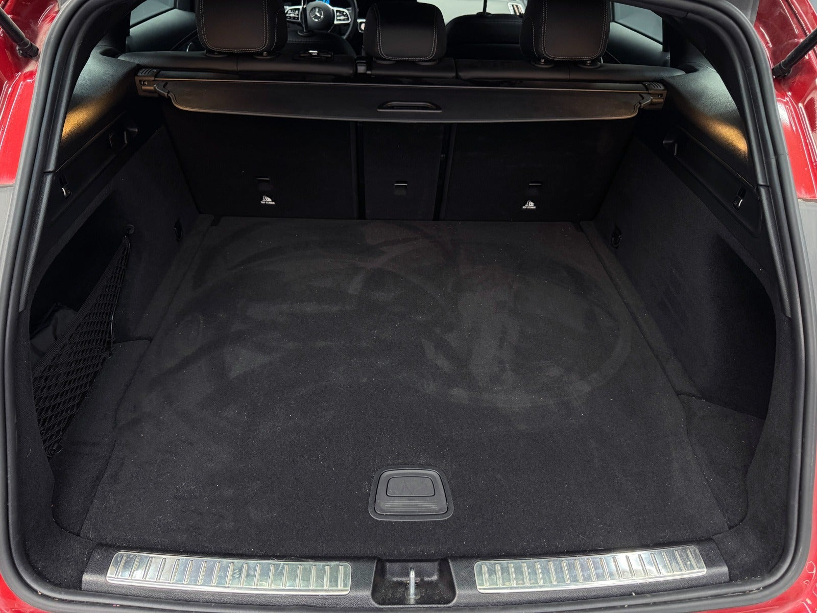 Rød Mercedes EQC400 fra 2022