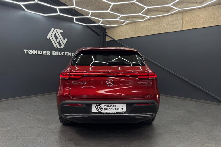 Rød Mercedes EQC400 fra 2022
