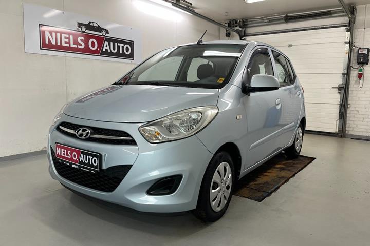 Blå Hyundai i10 fra 2013