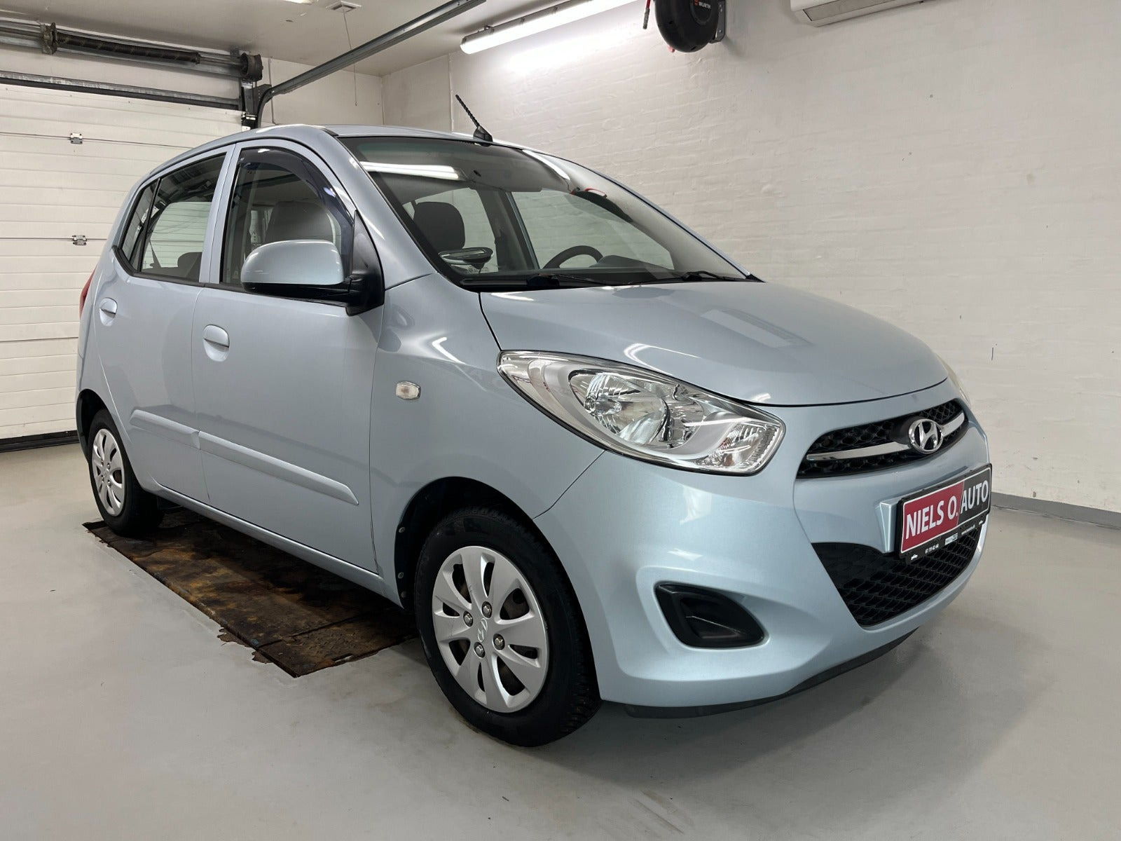 Blå Hyundai i10 fra 2013
