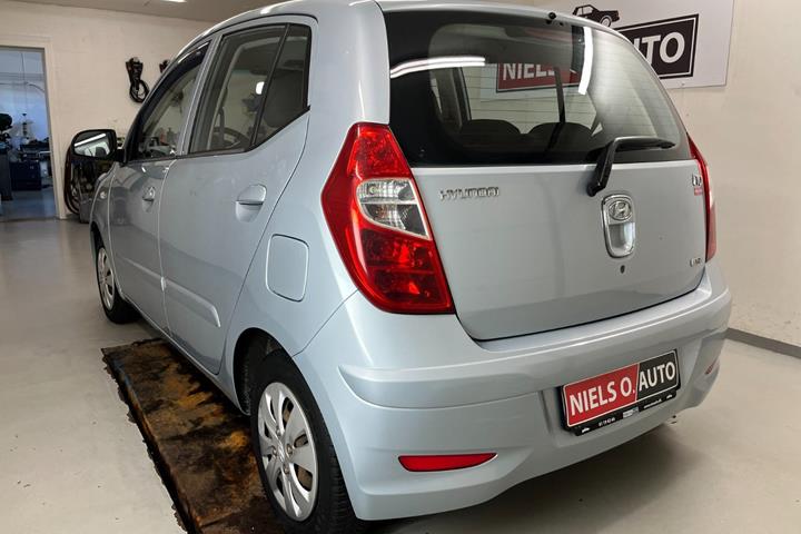 Blå Hyundai i10 fra 2013
