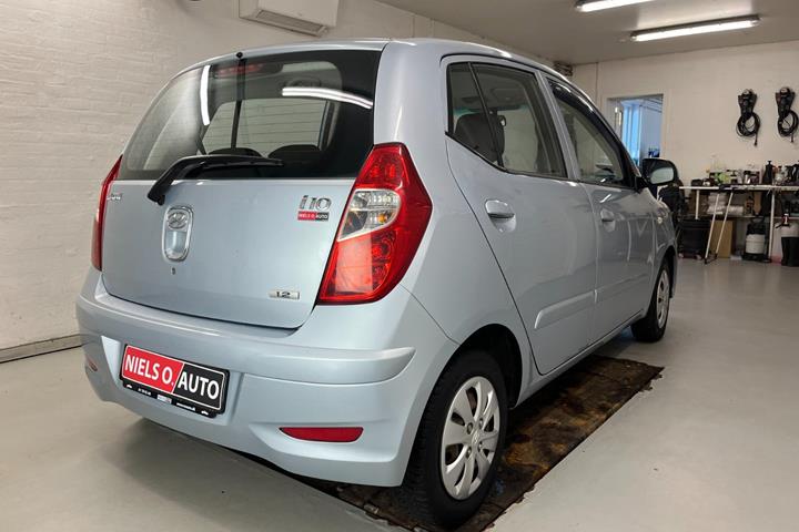 Blå Hyundai i10 fra 2013
