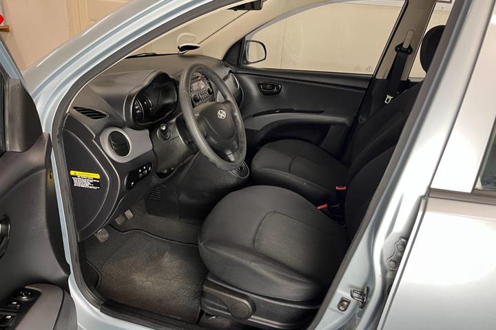 Blå Hyundai i10 fra 2013