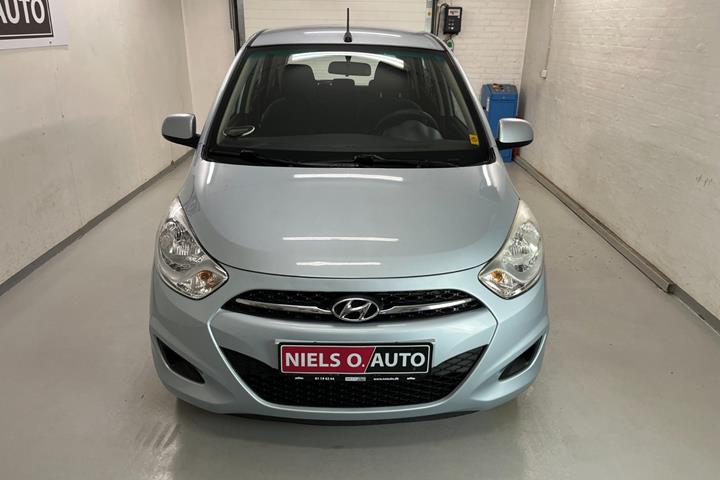 Blå Hyundai i10 fra 2013
