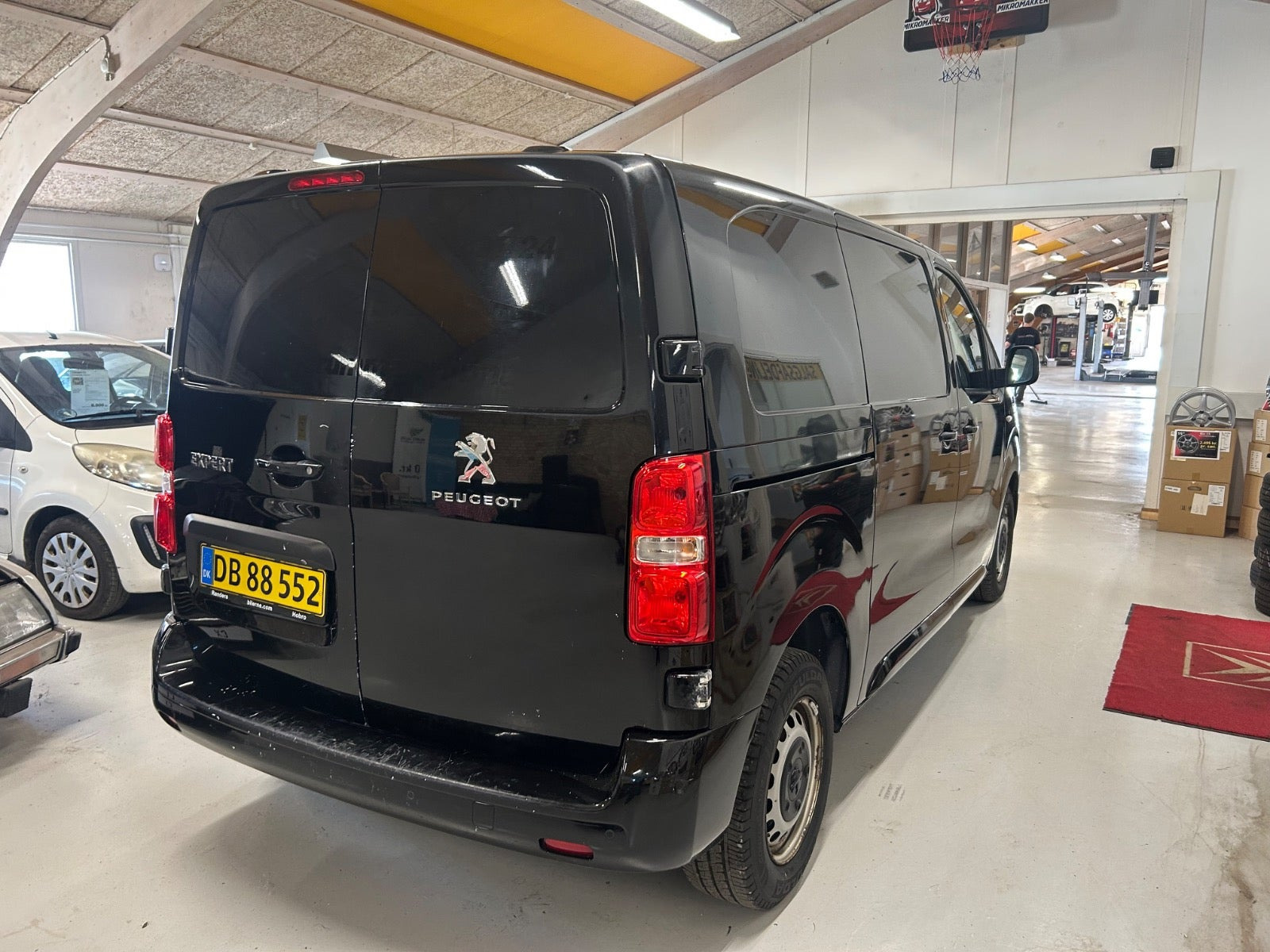 Sort Peugeot Expert fra 2021