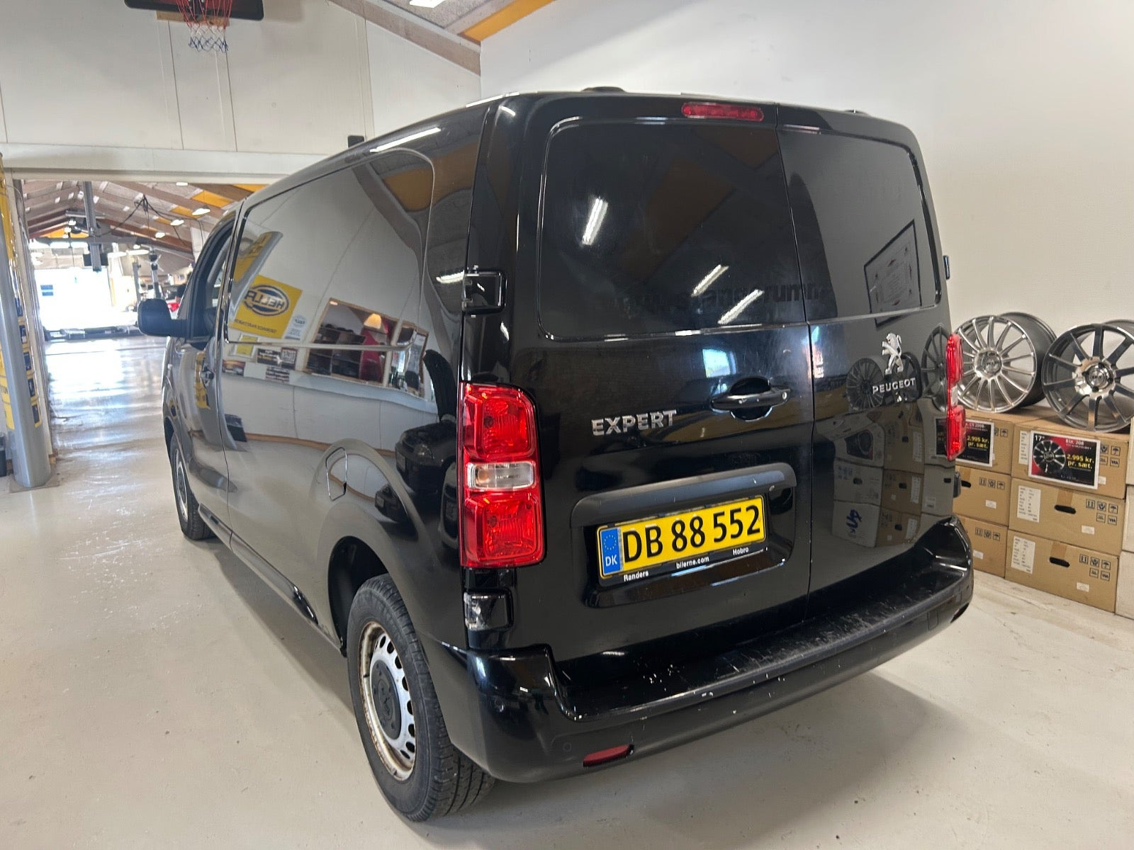 Sort Peugeot Expert fra 2021
