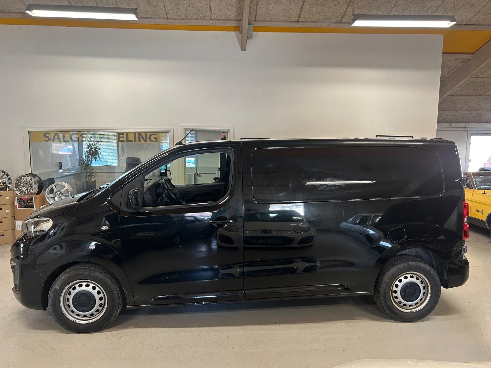 Sort Peugeot Expert fra 2021