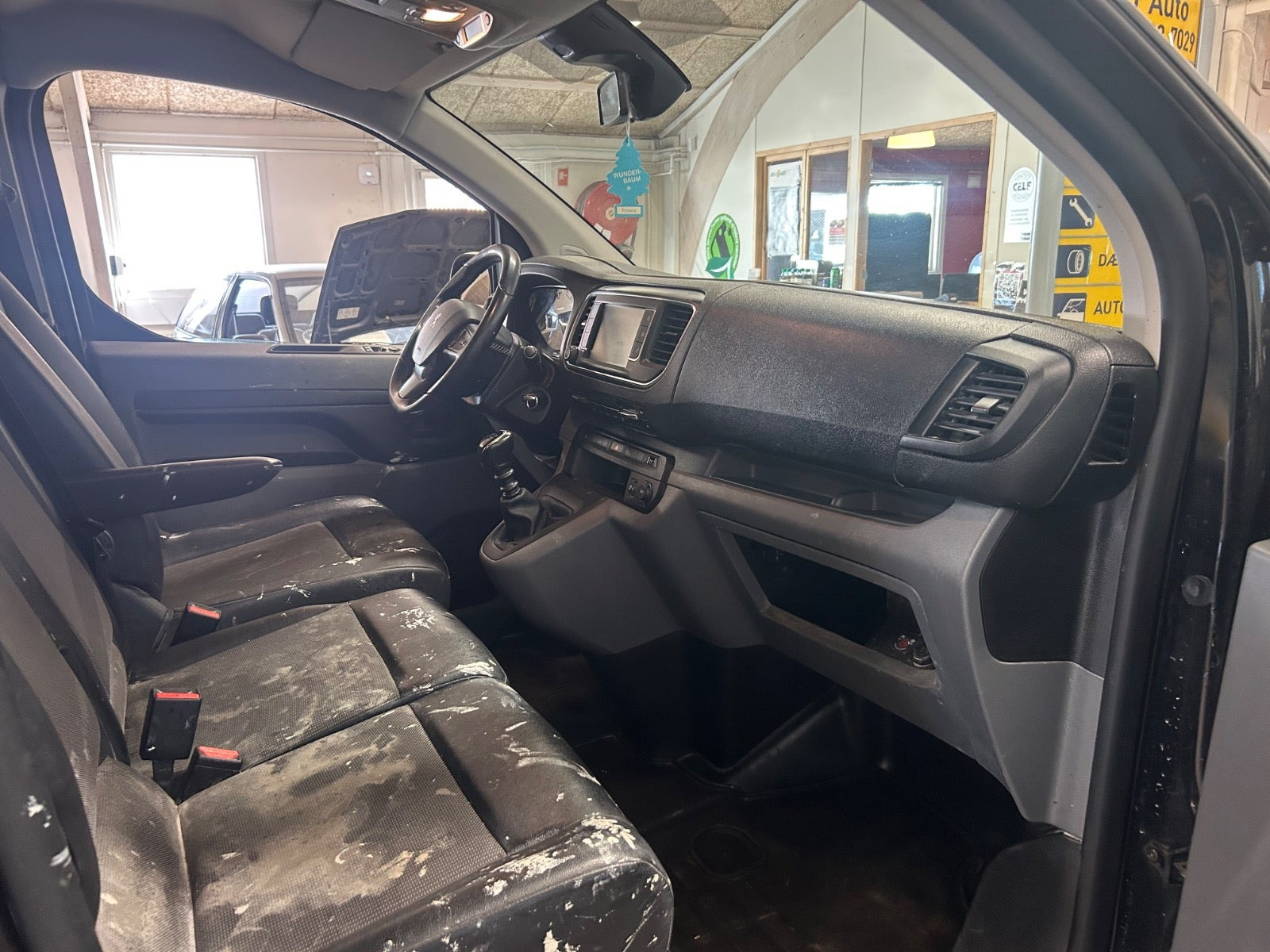 Sort Peugeot Expert fra 2021