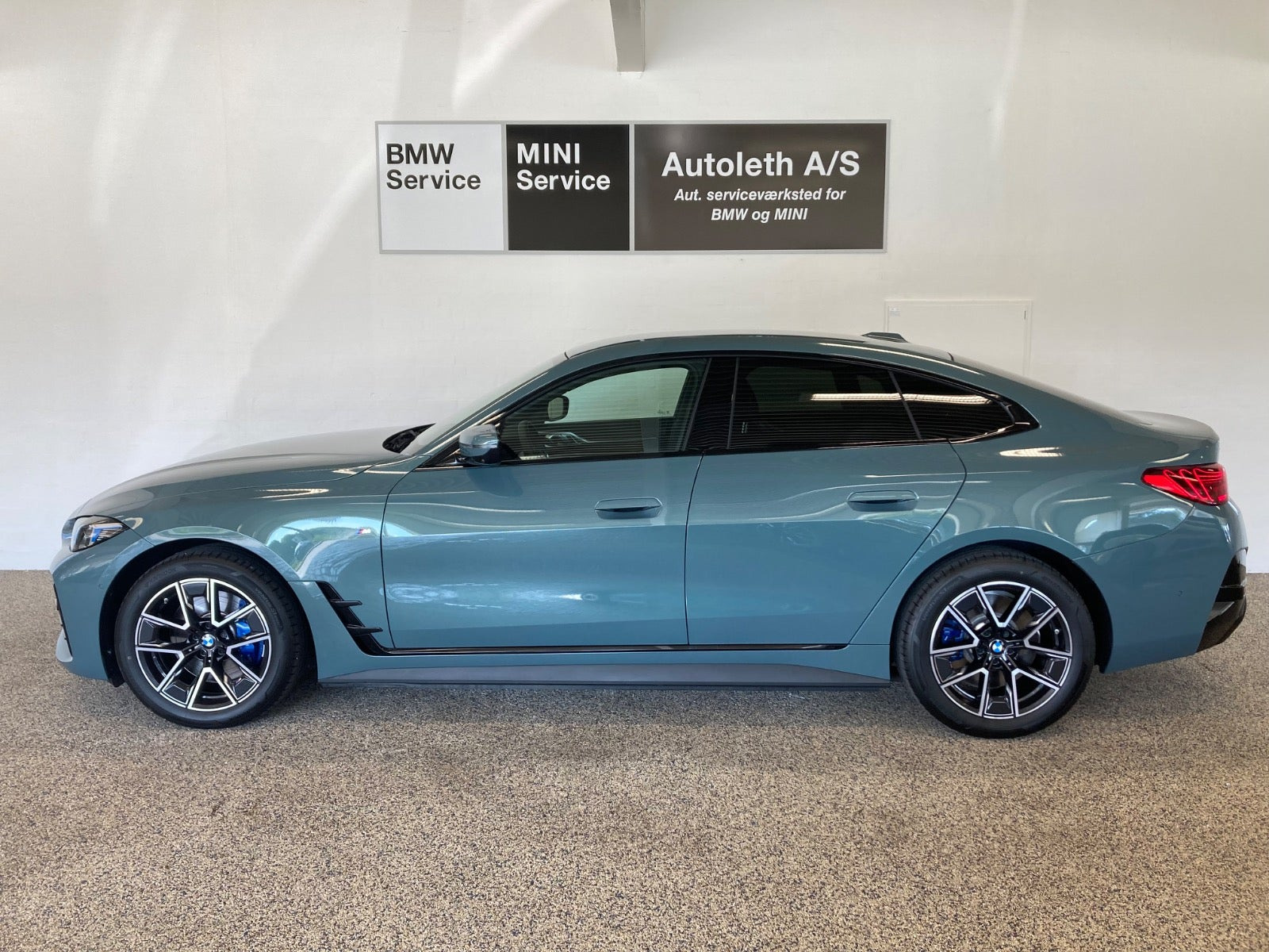 Grøn BMW i4 fra 2025