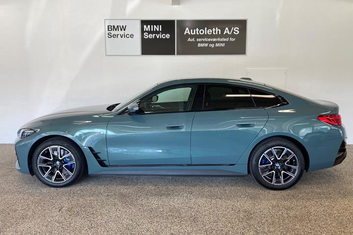 Grøn BMW i4 fra 2025