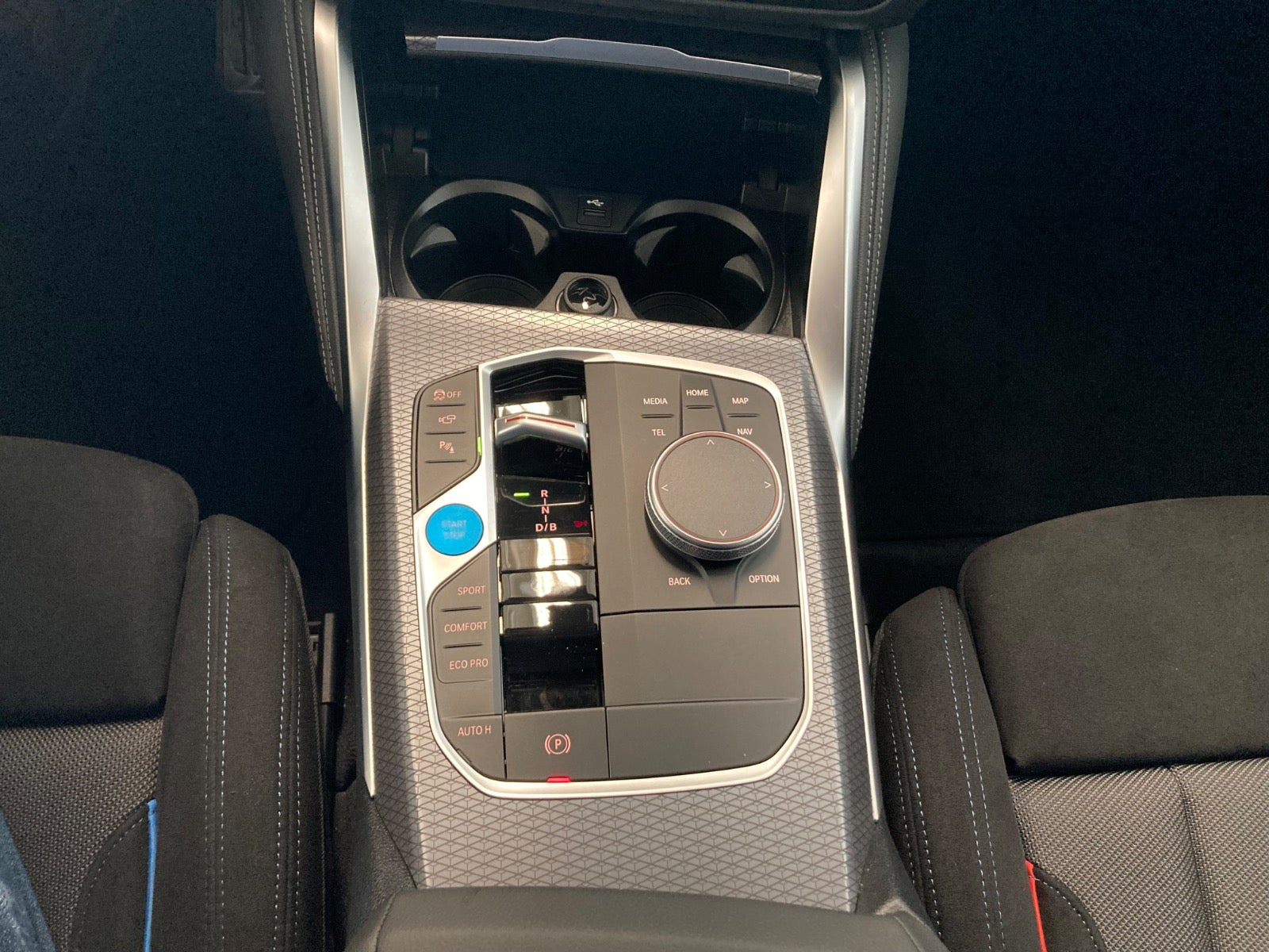 Grøn BMW i4 fra 2025
