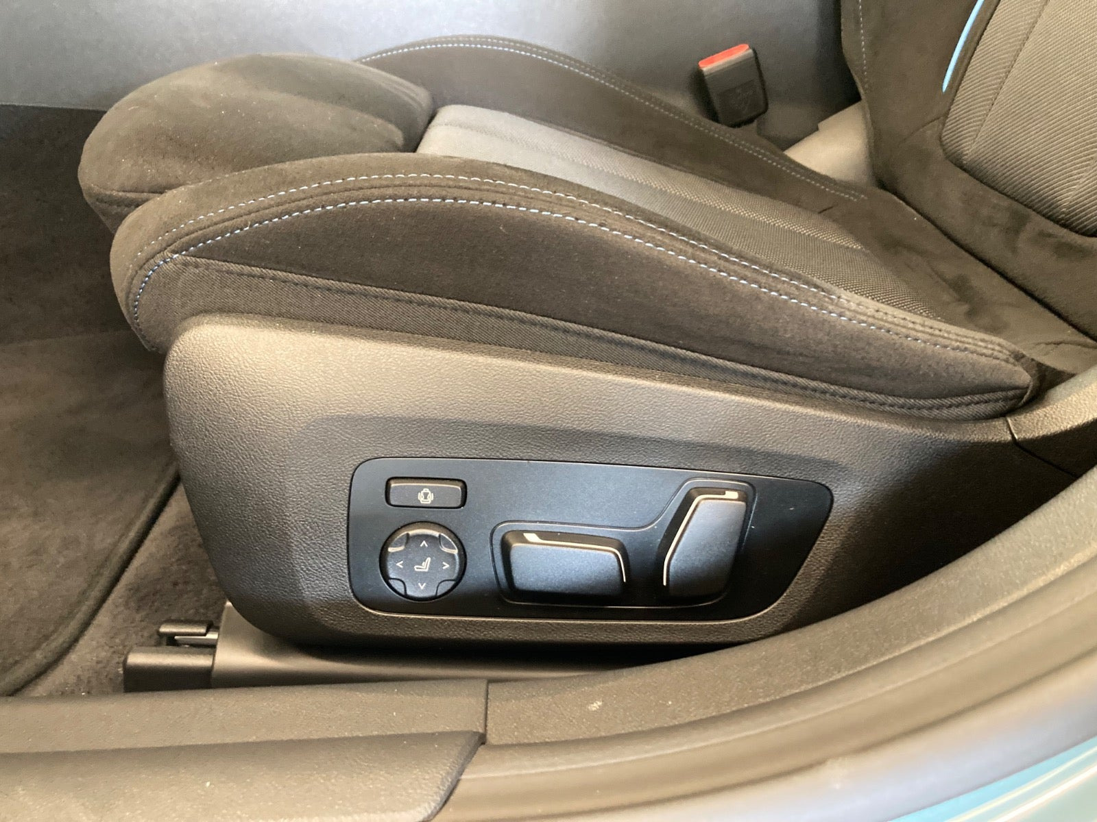 Grøn BMW i4 fra 2025