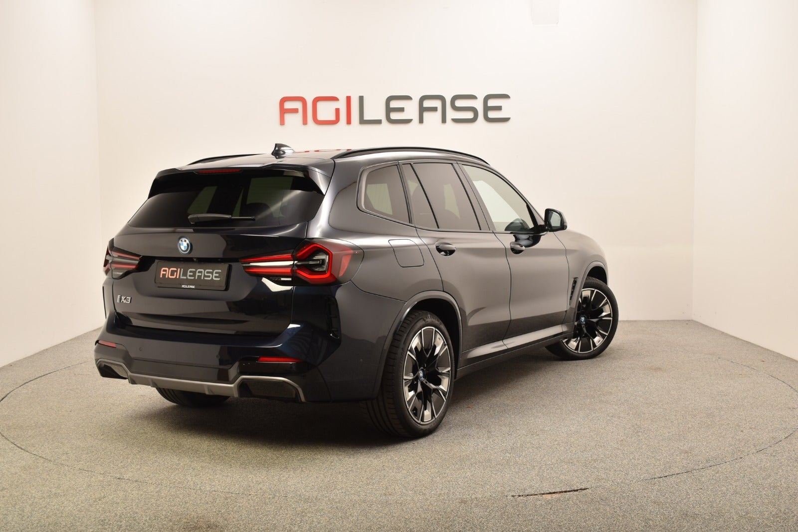Sort BMW iX3 fra 2023