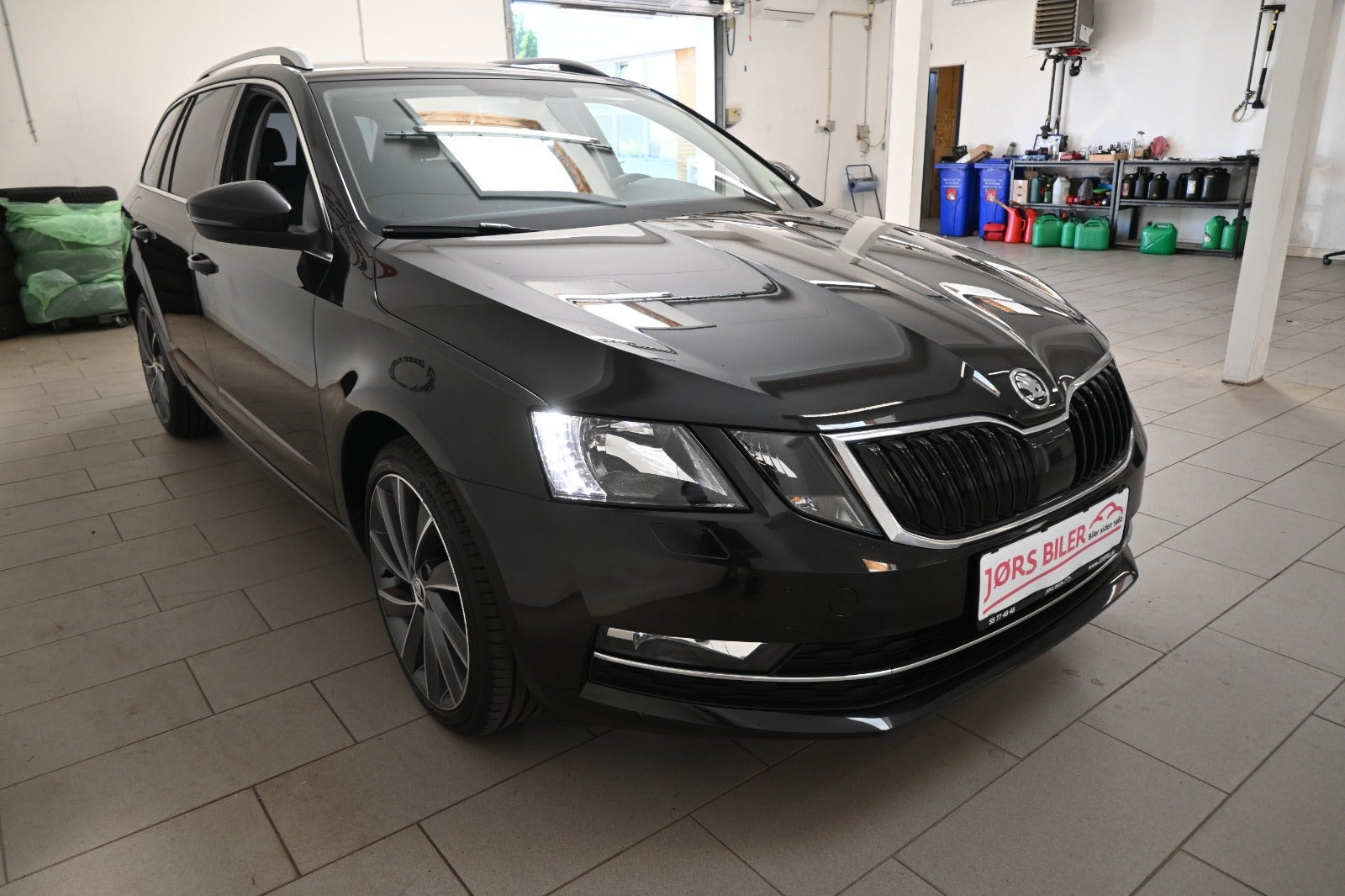 Sort Skoda Octavia fra 2020