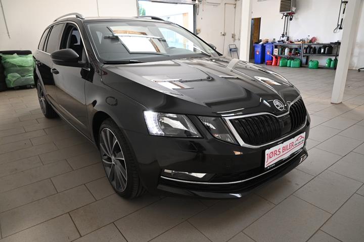 Sort Skoda Octavia fra 2020