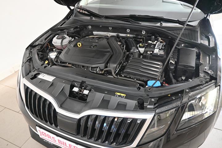 Sort Skoda Octavia fra 2020