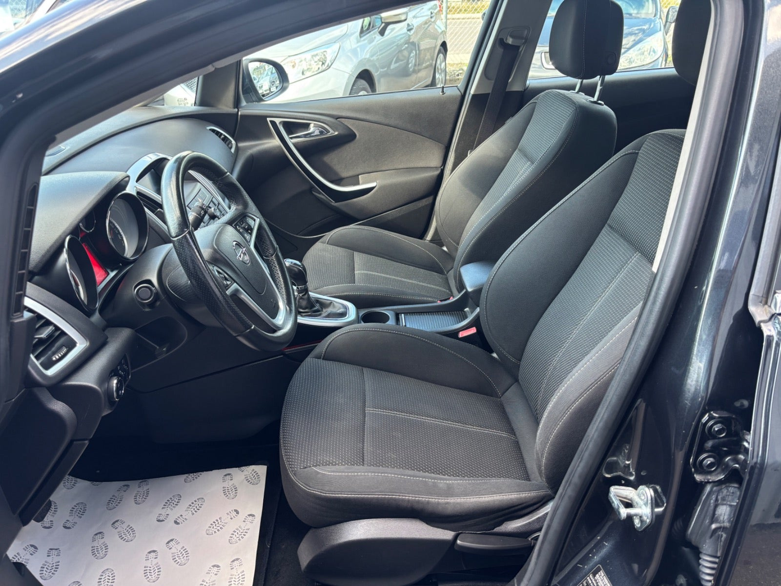 Sort Opel Astra fra 2012