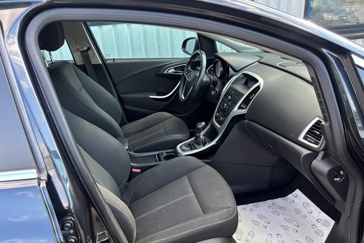 Sort Opel Astra fra 2012