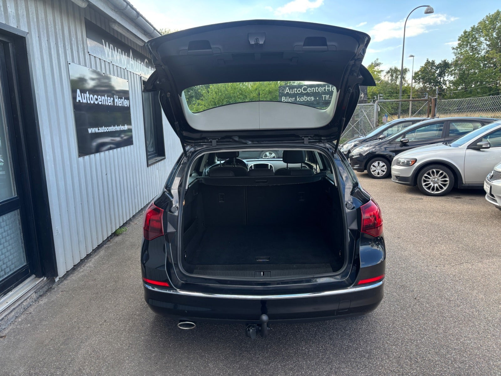 Sort Opel Astra fra 2012
