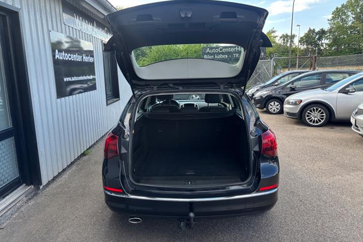 Sort Opel Astra fra 2012