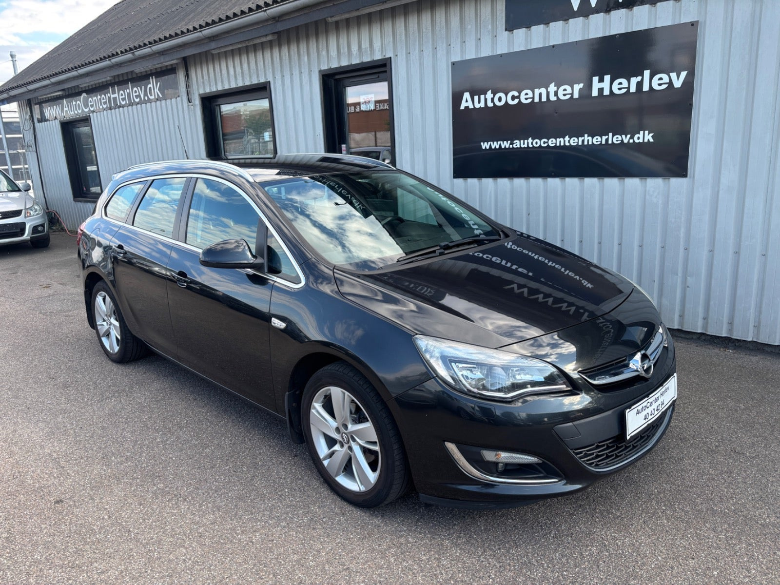 Sort Opel Astra fra 2012